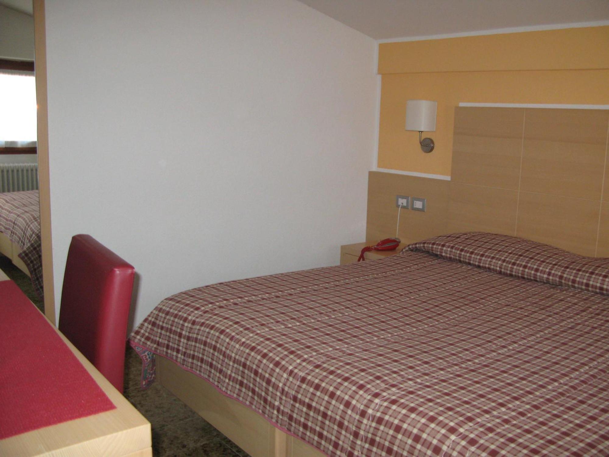 Alphotel Milano Andalo Camera foto