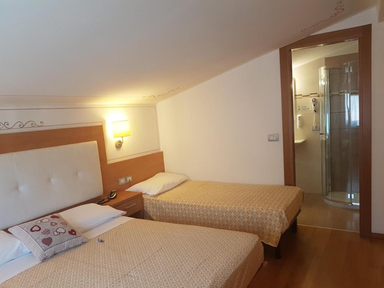 Alphotel Milano Andalo Esterno foto
